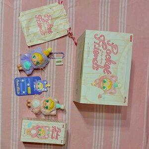 Molly doll Pocket Friends Popmart